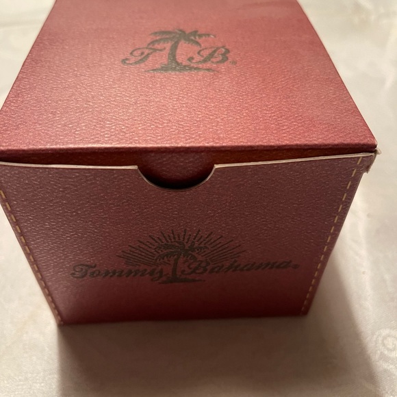 Women’s Tommy Bahama wrist watch w/ original box . - Picture 3 of 6